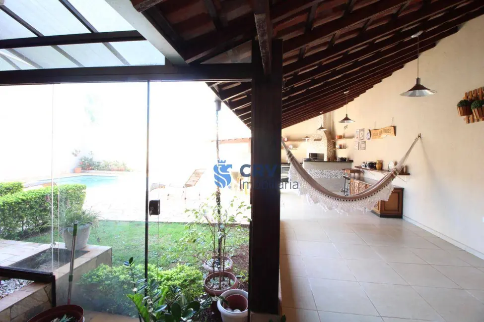 Sobrado com 5 quartos à venda, 500m2 em Mediterrâneo, Londrina - PR - imagem 6 Foto 6 de Sobrado com 5 quartos à venda, 500m2 em Mediterrâneo, Londrina - PR