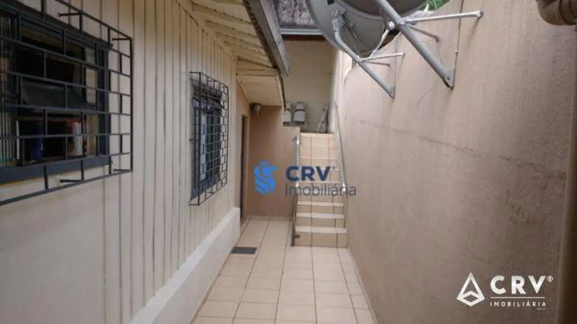 Casa com 3 quartos à venda, 250m2 em Champagnat, Londrina - PR - imagem 3 Foto 3 de Casa com 3 quartos à venda, 250m2 em Champagnat, Londrina - PR