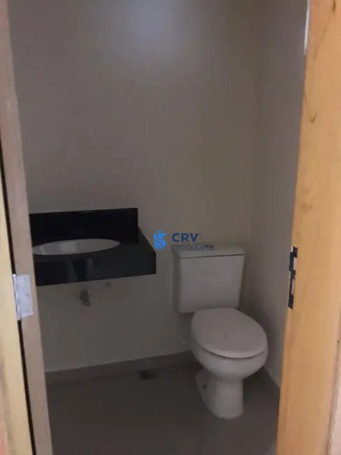 Sobrado com 3 quartos à venda, 150m2 em Conjunto Habitacional Santiago II, Londrina - PR - imagem 5 Foto 5 de Sobrado com 3 quartos à venda, 150m2 em Conjunto Habitacional Santiago II, Londrina - PR