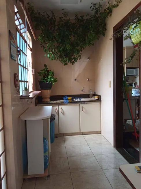 Foto 9 de Casa com 5 quartos à venda, 588m2 em Centro, Cambe - PR