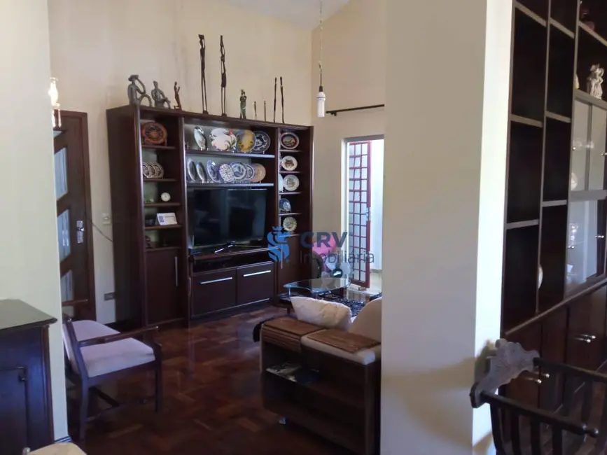 Foto 8 de Casa com 5 quartos à venda, 588m2 em Centro, Cambe - PR