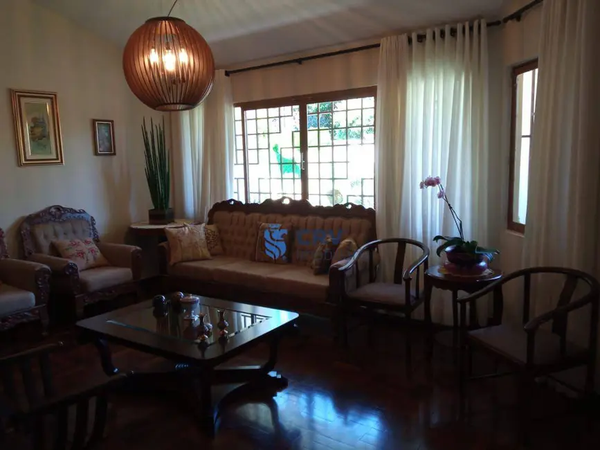 Foto 7 de Casa com 5 quartos à venda, 588m2 em Centro, Cambe - PR