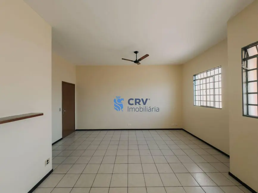 Casa com 3 quartos à venda, 270m2 em Santiago, Londrina - PR - imagem 6 Foto 6 de Casa com 3 quartos à venda, 270m2 em Santiago, Londrina - PR