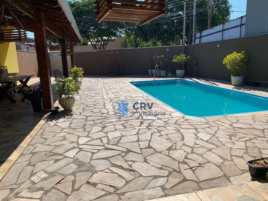 Casa com 1 quarto à venda, 406m2 em Conjunto Parigot de Souza 3, Londrina - PR - imagem 1 Foto 1 de Casa com 1 quarto à venda, 406m2 em Conjunto Parigot de Souza 3, Londrina - PR