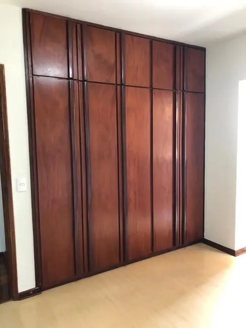 Apartamento com 3 quartos à venda, 155m2 em Centro, Londrina - PR - imagem 5 Foto 5 de Apartamento com 3 quartos à venda, 155m2 em Centro, Londrina - PR