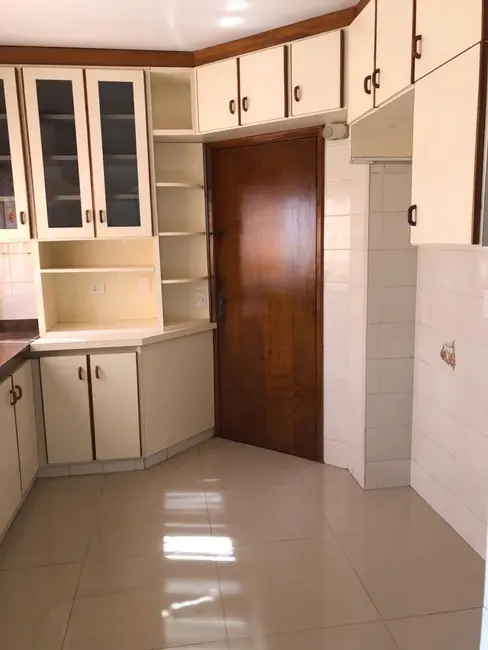 Apartamento com 3 quartos à venda, 155m2 em Centro, Londrina - PR - imagem 4 Foto 4 de Apartamento com 3 quartos à venda, 155m2 em Centro, Londrina - PR