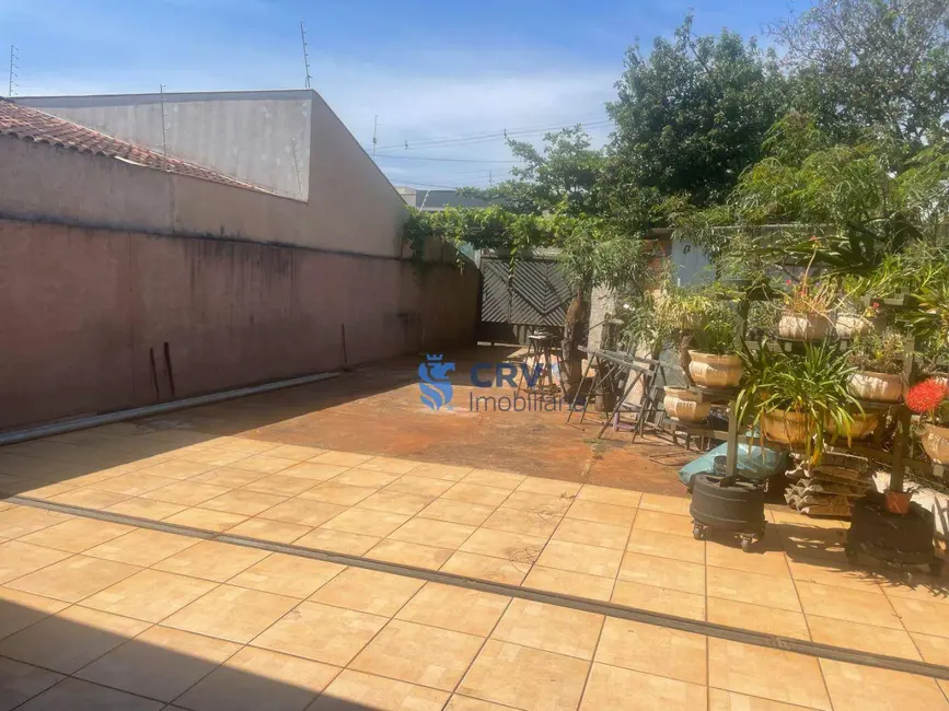 Foto 2 de Sobrado com 3 quartos à venda, 360m2 em Colúmbia, Londrina - PR