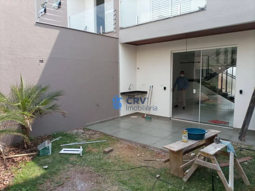 Foto 8 de Sobrado com 3 quartos para alugar, 180m2 em Portal de Versalhes 1, Londrina - PR