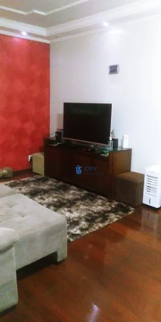 Casa com 3 quartos à venda, 250m2 em Jardim Graziela, Londrina - PR - imagem 4 Foto 4 de Casa com 3 quartos à venda, 250m2 em Jardim Graziela, Londrina - PR