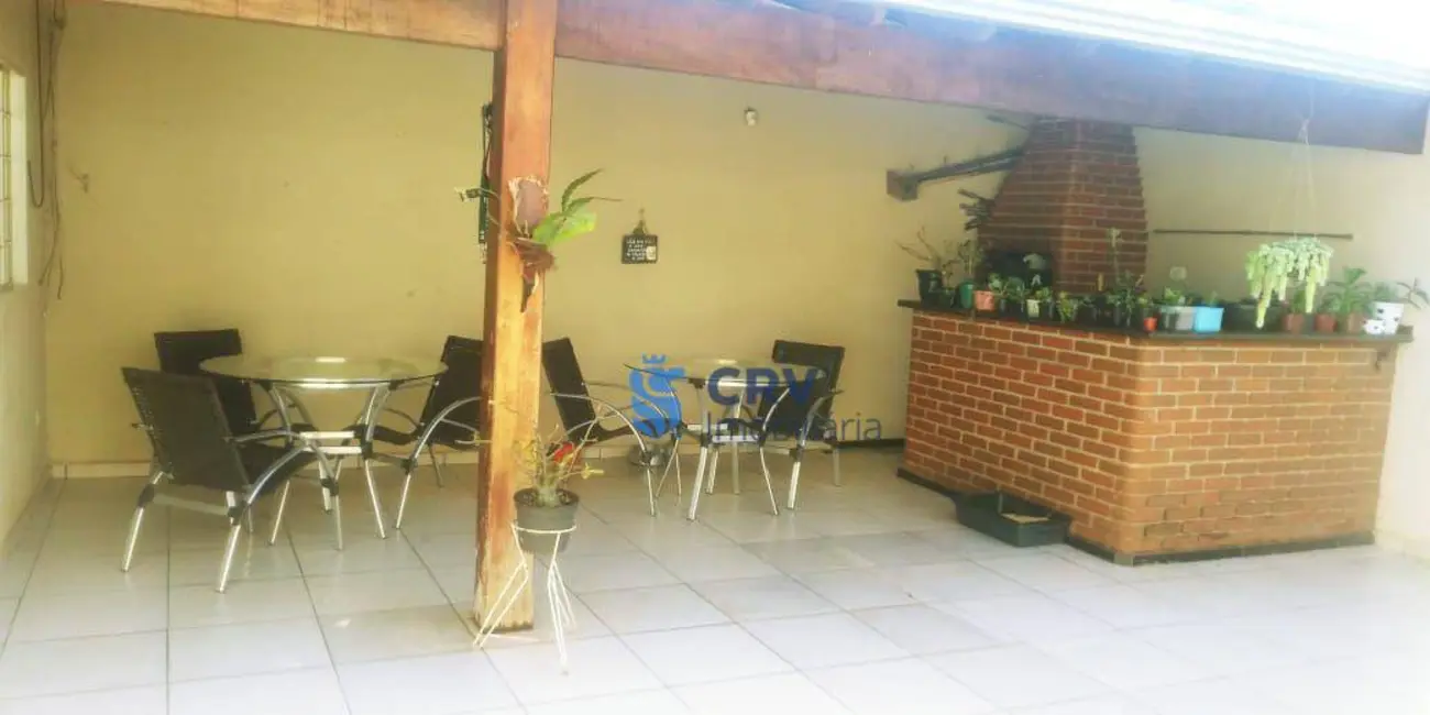 Casa com 3 quartos à venda, 250m2 em Jardim Graziela, Londrina - PR - imagem 9 Foto 9 de Casa com 3 quartos à venda, 250m2 em Jardim Graziela, Londrina - PR