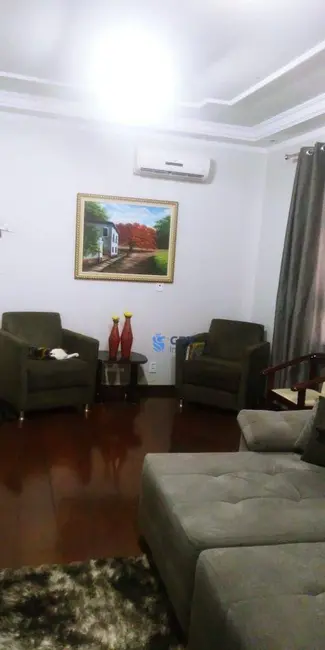 Casa com 3 quartos à venda, 250m2 em Jardim Graziela, Londrina - PR - imagem 6 Foto 6 de Casa com 3 quartos à venda, 250m2 em Jardim Graziela, Londrina - PR