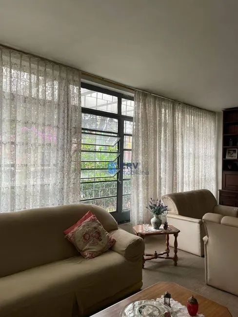 Casa com 4 quartos à venda e para alugar, 525m2 em Centro, Londrina - PR - imagem 4 Foto 4 de Casa com 4 quartos à venda e para alugar, 525m2 em Centro, Londrina - PR
