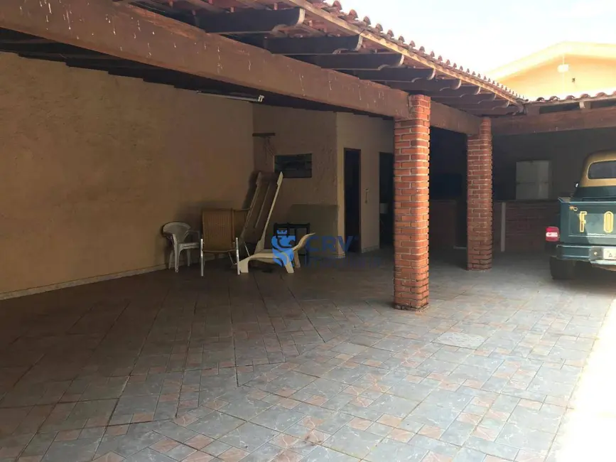 Casa com 6 quartos à venda, 520m2 em Vila Larsen 1, Londrina - PR - imagem 2 Foto 2 de Casa com 6 quartos à venda, 520m2 em Vila Larsen 1, Londrina - PR