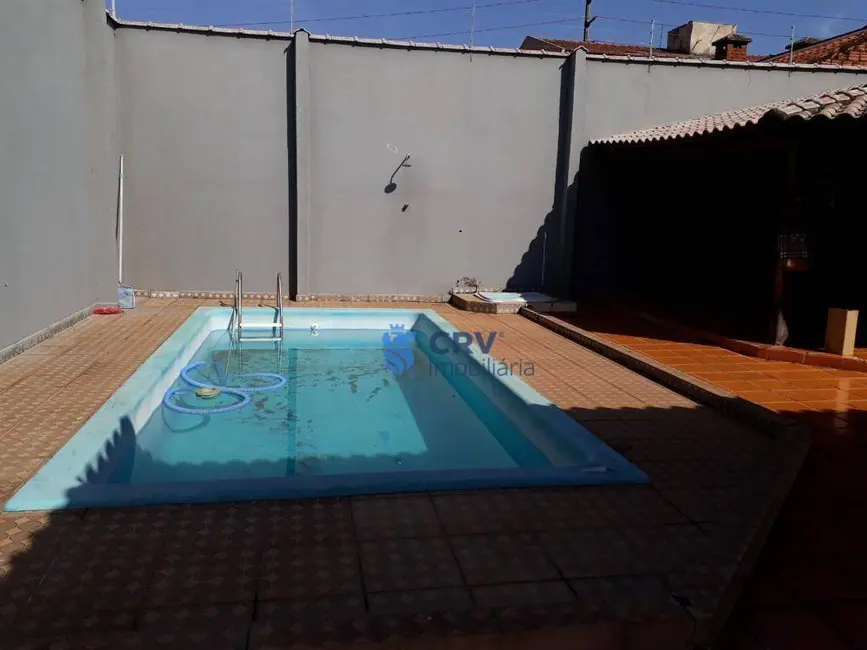 Casa com 3 quartos à venda, 359m2 em Coliseu, Londrina - PR - imagem 4 Foto 4 de Casa com 3 quartos à venda, 359m2 em Coliseu, Londrina - PR