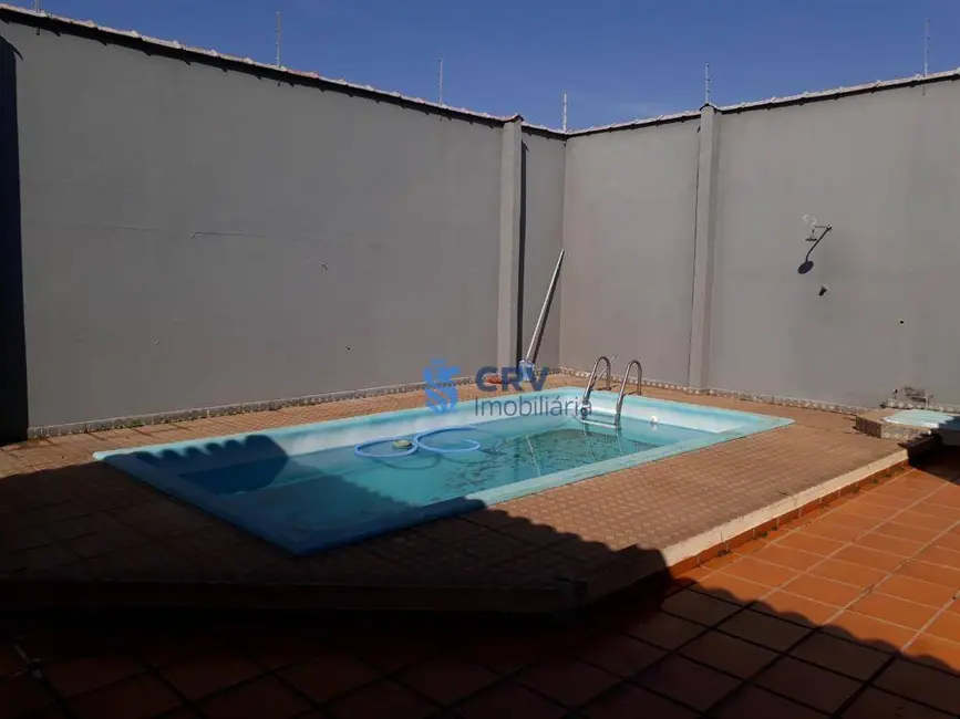 Casa com 3 quartos à venda, 359m2 em Coliseu, Londrina - PR - imagem 3 Foto 3 de Casa com 3 quartos à venda, 359m2 em Coliseu, Londrina - PR