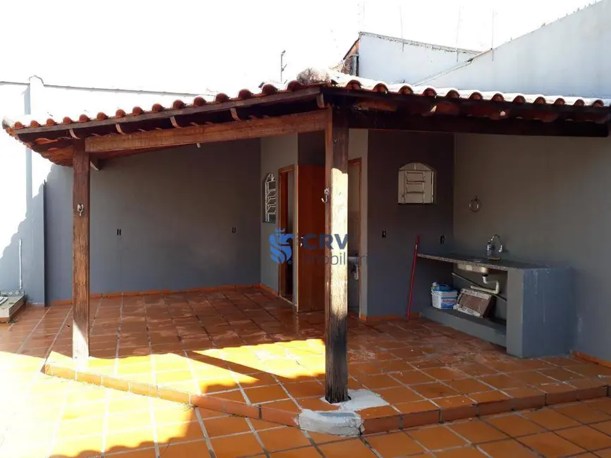 Casa com 3 quartos à venda, 359m2 em Coliseu, Londrina - PR - imagem 7 Foto 7 de Casa com 3 quartos à venda, 359m2 em Coliseu, Londrina - PR