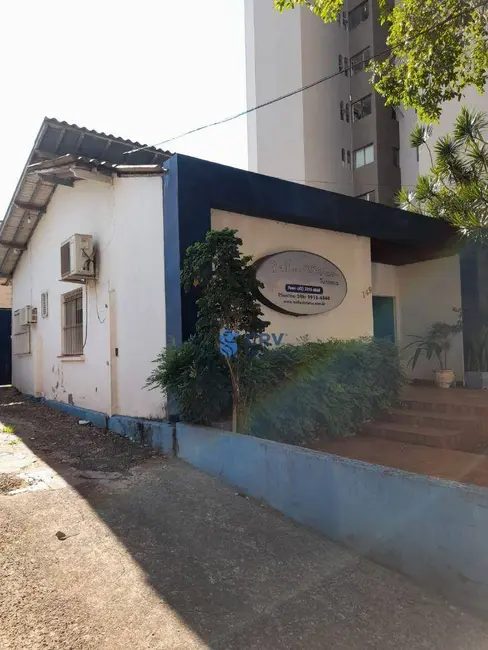 Casa com 3 quartos à venda, 450m2 em Centro, Londrina - PR - imagem 3 Foto 3 de Casa com 3 quartos à venda, 450m2 em Centro, Londrina - PR