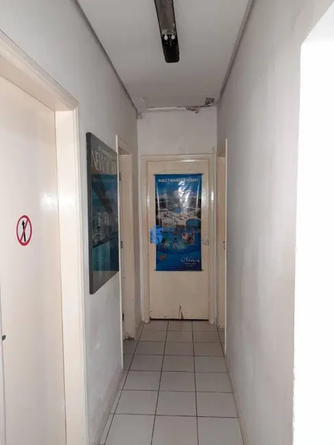 Casa com 3 quartos à venda, 450m2 em Centro, Londrina - PR - imagem 5 Foto 5 de Casa com 3 quartos à venda, 450m2 em Centro, Londrina - PR