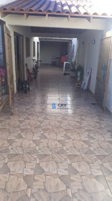 Casa com 3 quartos à venda, 200m2 em Aragarça, Londrina - PR - imagem 9 Foto 9 de Casa com 3 quartos à venda, 200m2 em Aragarça, Londrina - PR