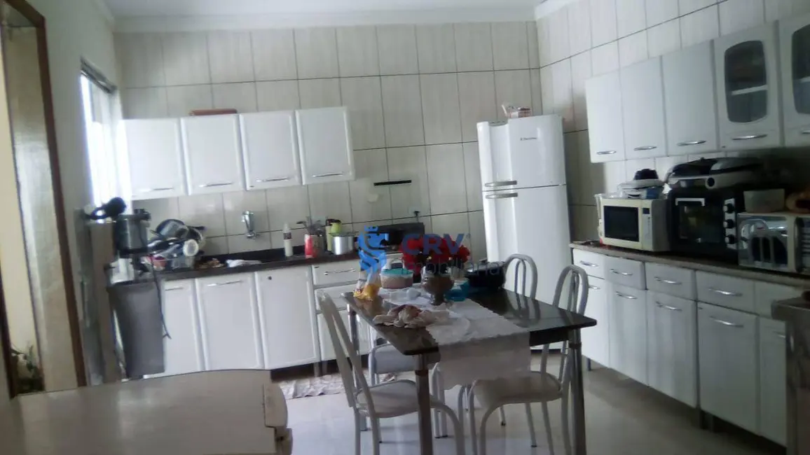 Casa com 3 quartos à venda, 200m2 em Aragarça, Londrina - PR - imagem 3 Foto 3 de Casa com 3 quartos à venda, 200m2 em Aragarça, Londrina - PR