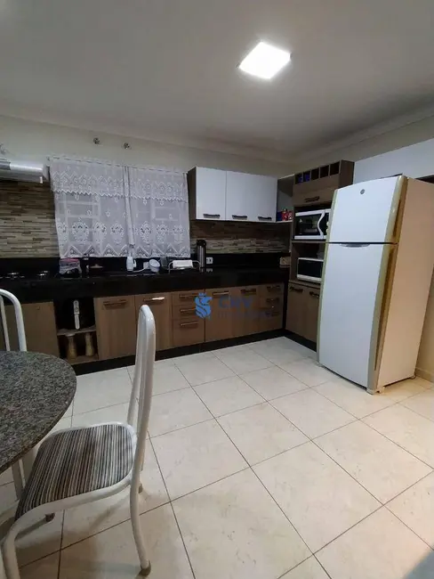 Casa com 3 quartos à venda, 200m2 em Conjunto Vivi Xavier, Londrina - PR - imagem 5 Foto 5 de Casa com 3 quartos à venda, 200m2 em Conjunto Vivi Xavier, Londrina - PR