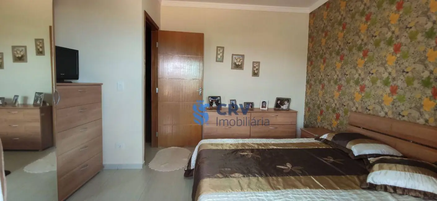 Casa com 3 quartos à venda, 250m2 em Conjunto Café, Londrina - PR - imagem 7 Foto 7 de Casa com 3 quartos à venda, 250m2 em Conjunto Café, Londrina - PR