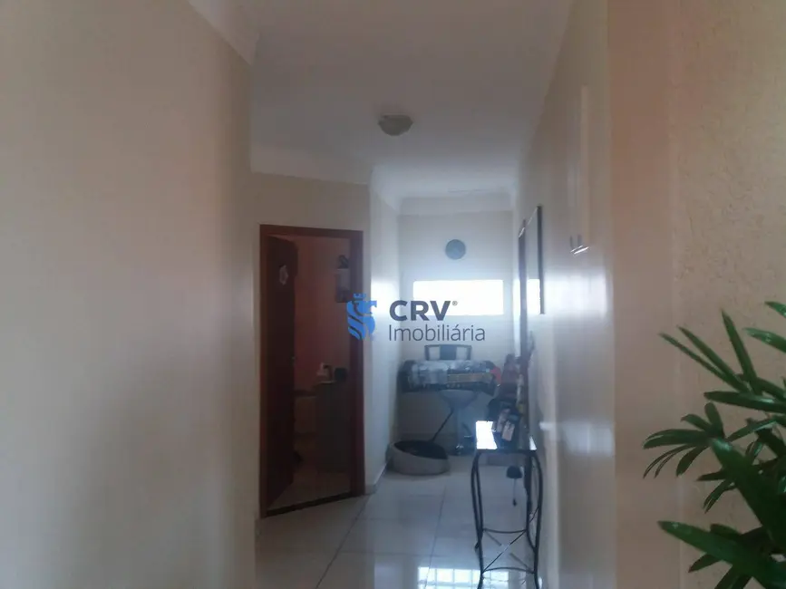 Sobrado com 3 quartos à venda, 256m2 em Leste Oeste, Londrina - PR - imagem 5 Foto 5 de Sobrado com 3 quartos à venda, 256m2 em Leste Oeste, Londrina - PR