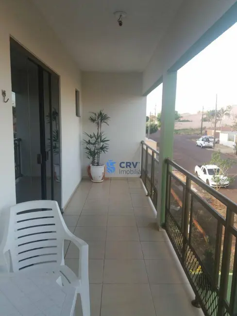 Sobrado com 3 quartos à venda, 256m2 em Leste Oeste, Londrina - PR - imagem 7 Foto 7 de Sobrado com 3 quartos à venda, 256m2 em Leste Oeste, Londrina - PR
