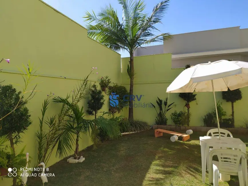 Sobrado com 3 quartos à venda, 256m2 em Leste Oeste, Londrina - PR - imagem 6 Foto 6 de Sobrado com 3 quartos à venda, 256m2 em Leste Oeste, Londrina - PR