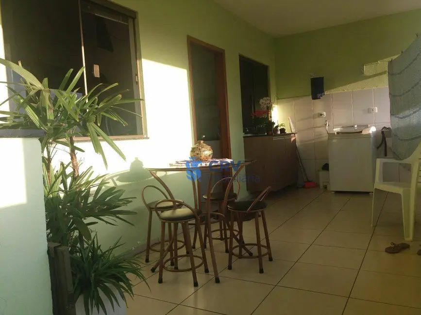 Sobrado com 3 quartos à venda, 256m2 em Leste Oeste, Londrina - PR - imagem 8 Foto 8 de Sobrado com 3 quartos à venda, 256m2 em Leste Oeste, Londrina - PR