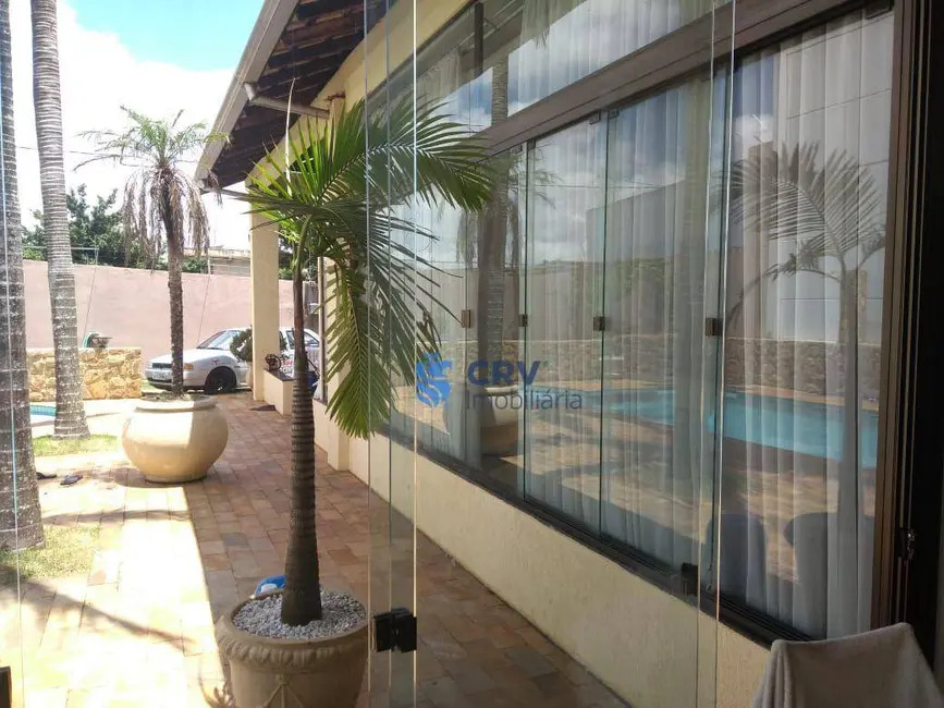 Casa com 2 quartos à venda, 500m2 em Colúmbia, Londrina - PR - imagem 2 Foto 2 de Casa com 2 quartos à venda, 500m2 em Colúmbia, Londrina - PR