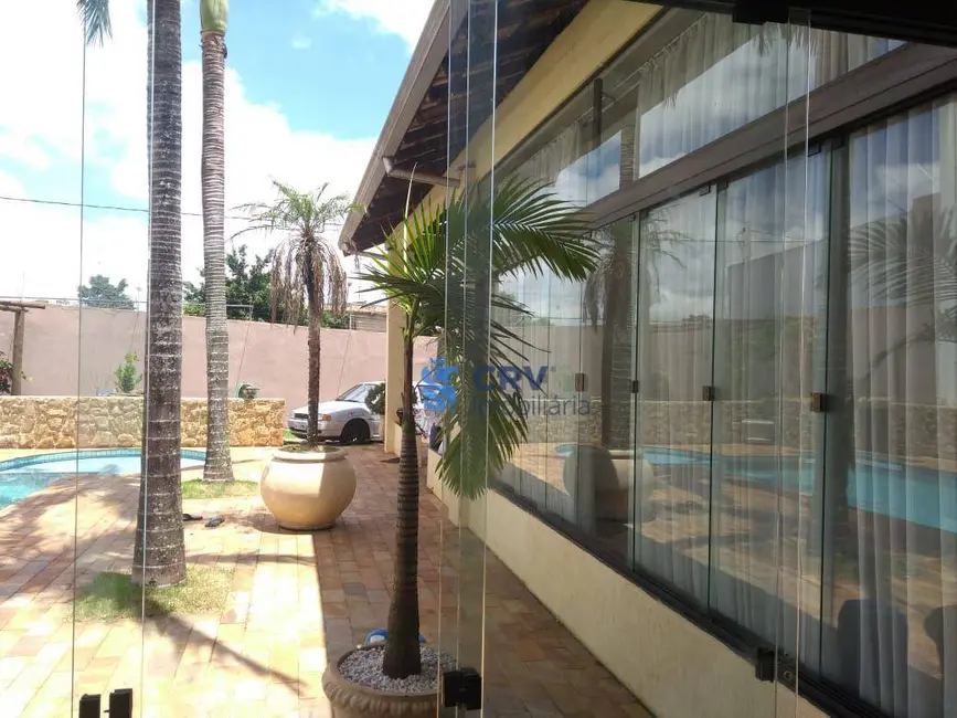 Casa com 2 quartos à venda, 500m2 em Colúmbia, Londrina - PR - imagem 9 Foto 9 de Casa com 2 quartos à venda, 500m2 em Colúmbia, Londrina - PR