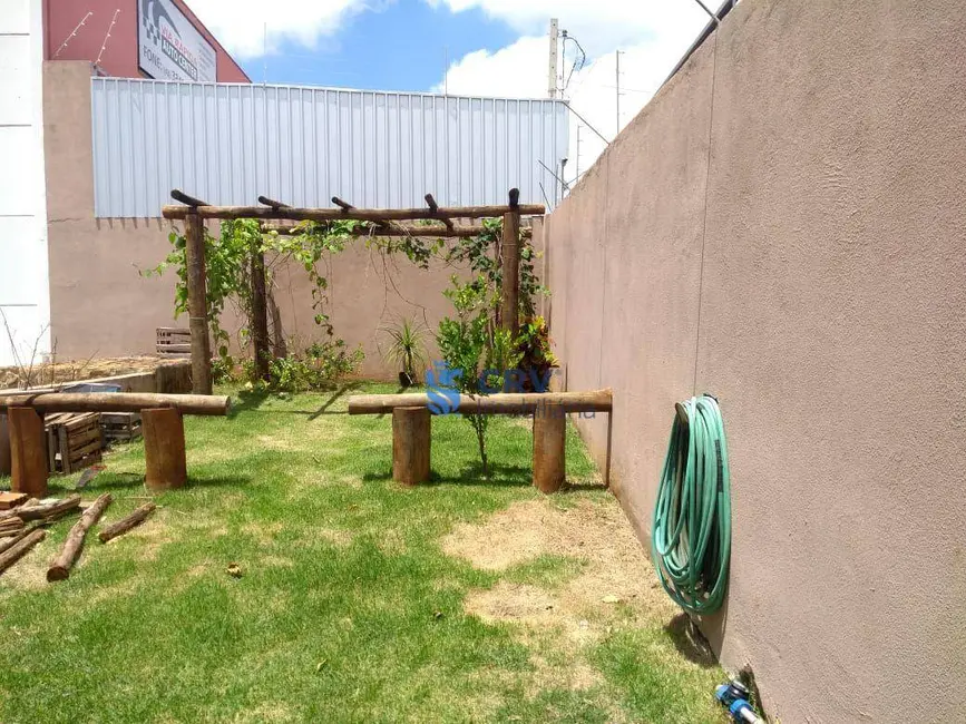 Casa com 2 quartos à venda, 500m2 em Colúmbia, Londrina - PR - imagem 8 Foto 8 de Casa com 2 quartos à venda, 500m2 em Colúmbia, Londrina - PR