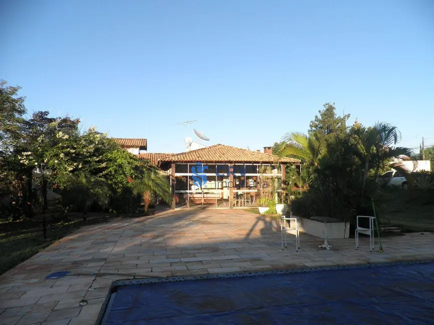 Foto 3 de Chácara com 3 quartos à venda, 2500m2 em Jardim Itatiaia 2, Londrina - PR