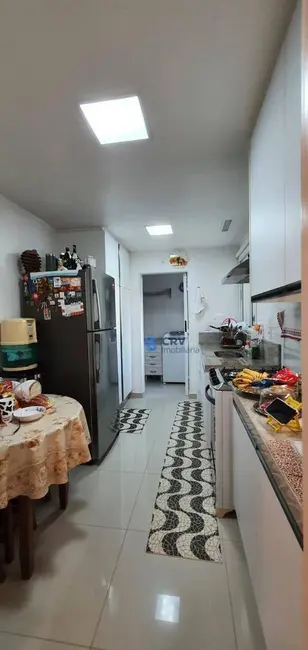 Apartamento com 3 quartos à venda, 188m2 em Centro, Londrina - PR - imagem 9 Foto 9 de Apartamento com 3 quartos à venda, 188m2 em Centro, Londrina - PR