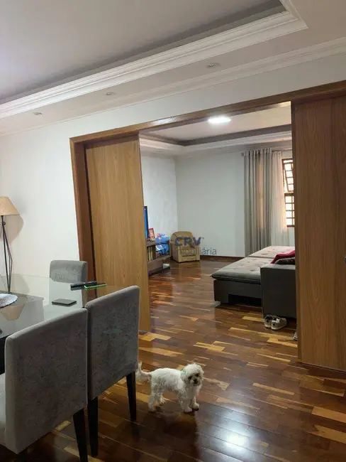 Casa com 3 quartos à venda, 275m2 em Jardim Pérola, Londrina - PR - imagem 4 Foto 4 de Casa com 3 quartos à venda, 275m2 em Jardim Pérola, Londrina - PR