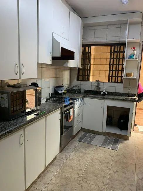 Casa com 3 quartos à venda, 275m2 em Jardim Pérola, Londrina - PR - imagem 9 Foto 9 de Casa com 3 quartos à venda, 275m2 em Jardim Pérola, Londrina - PR