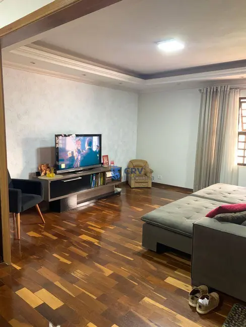Casa com 3 quartos à venda, 275m2 em Jardim Pérola, Londrina - PR - imagem 2 Foto 2 de Casa com 3 quartos à venda, 275m2 em Jardim Pérola, Londrina - PR
