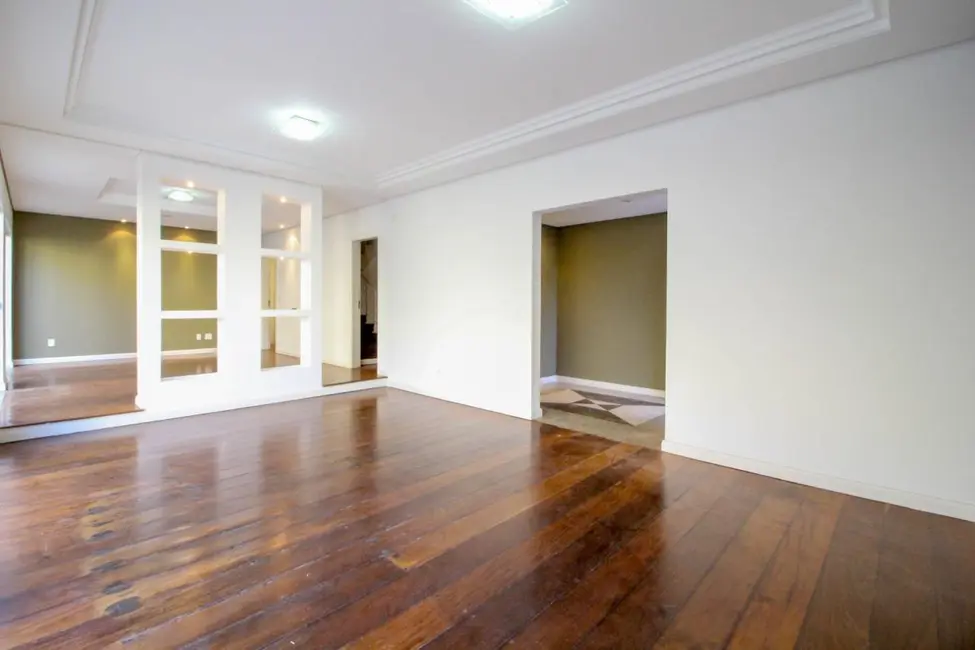 Casa com 4 quartos à venda, 470m2 em Quebec, Londrina - PR - imagem 7 Foto 7 de Casa com 4 quartos à venda, 470m2 em Quebec, Londrina - PR