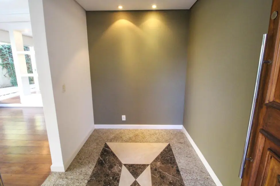 Casa com 4 quartos à venda, 470m2 em Quebec, Londrina - PR - imagem 6 Foto 6 de Casa com 4 quartos à venda, 470m2 em Quebec, Londrina - PR