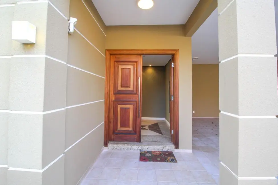 Casa com 4 quartos à venda, 470m2 em Quebec, Londrina - PR - imagem 5 Foto 5 de Casa com 4 quartos à venda, 470m2 em Quebec, Londrina - PR