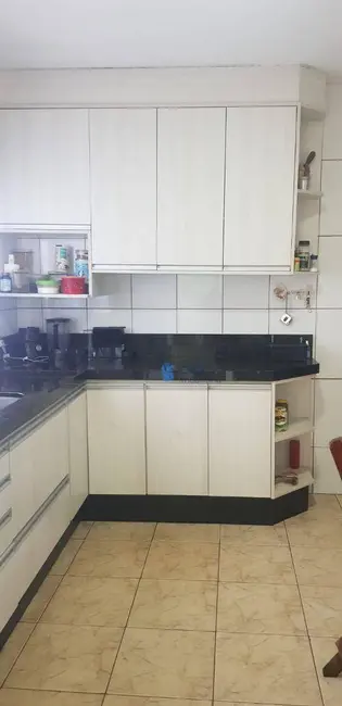 Casa com 3 quartos à venda, 300m2 em Santa Mônica, Londrina - PR - imagem 7 Foto 7 de Casa com 3 quartos à venda, 300m2 em Santa Mônica, Londrina - PR