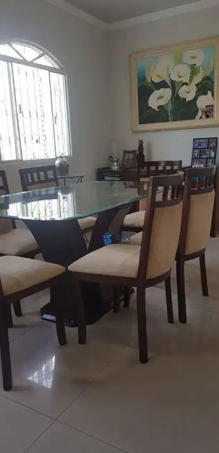 Foto 1 de Casa com 3 quartos à venda, 300m2 em Santa Mônica, Londrina - PR