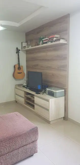 Casa com 3 quartos à venda, 300m2 em Santa Mônica, Londrina - PR - imagem 4 Foto 4 de Casa com 3 quartos à venda, 300m2 em Santa Mônica, Londrina - PR