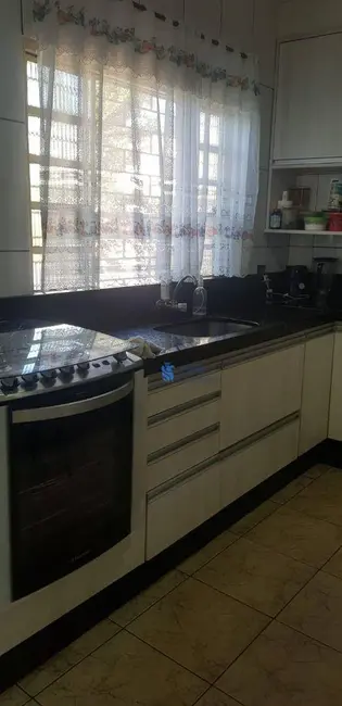 Casa com 3 quartos à venda, 300m2 em Santa Mônica, Londrina - PR - imagem 9 Foto 9 de Casa com 3 quartos à venda, 300m2 em Santa Mônica, Londrina - PR