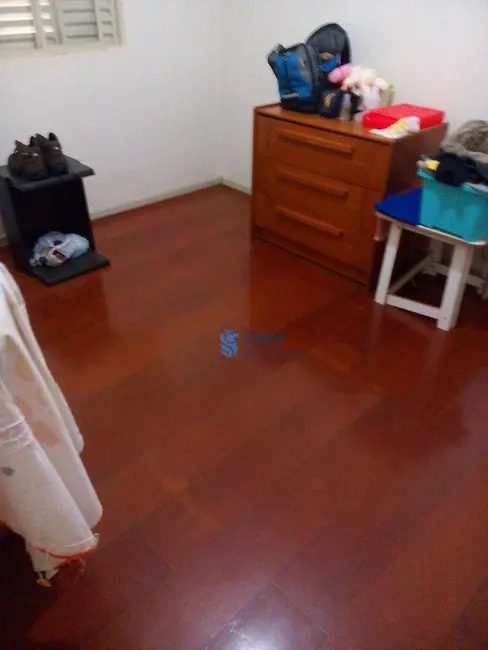 Casa com 3 quartos à venda, 350m2 em Aeroporto, Londrina - PR - imagem 8 Foto 8 de Casa com 3 quartos à venda, 350m2 em Aeroporto, Londrina - PR