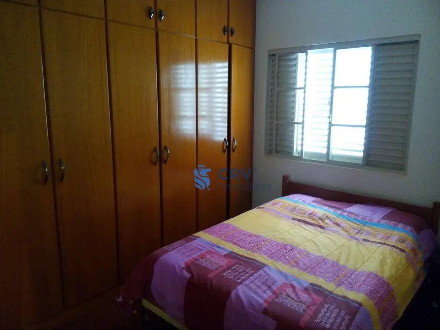 Casa com 3 quartos à venda, 350m2 em Aeroporto, Londrina - PR - imagem 9 Foto 9 de Casa com 3 quartos à venda, 350m2 em Aeroporto, Londrina - PR
