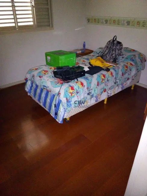 Casa com 3 quartos à venda, 350m2 em Aeroporto, Londrina - PR - imagem 7 Foto 7 de Casa com 3 quartos à venda, 350m2 em Aeroporto, Londrina - PR