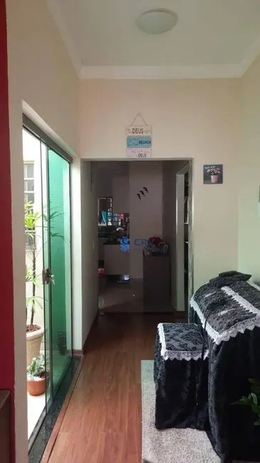 Casa com 4 quartos à venda, 250m2 em Jardim Santa Alice, Londrina - PR - imagem 5 Foto 5 de Casa com 4 quartos à venda, 250m2 em Jardim Santa Alice, Londrina - PR