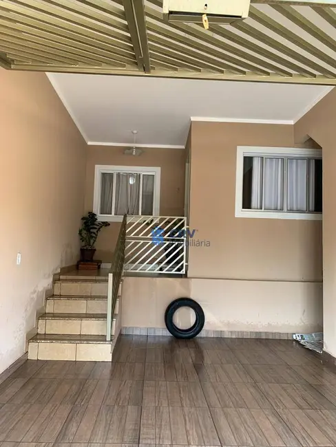 Casa com 3 quartos à venda, 125m2 em Jatobá, Londrina - PR - imagem 3 Foto 3 de Casa com 3 quartos à venda, 125m2 em Jatobá, Londrina - PR